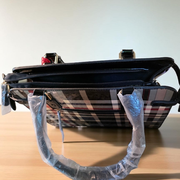 SALE!! Plaid Designer Handbag with Black Patent Accents NWOT FREE SHIPPING!! - Picture 6 of 8